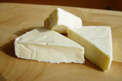 Dairy industry opposes plan to restrict Canadian cheese market