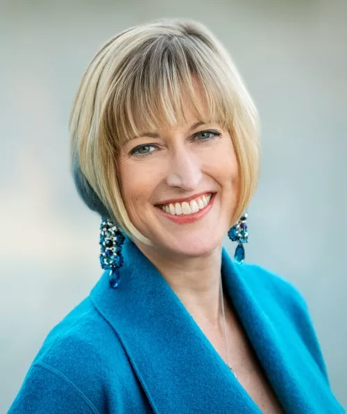 The author Robyn Bolton.