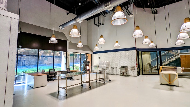 R&D floorspace with heightened ceilings and hanging indoor lighting