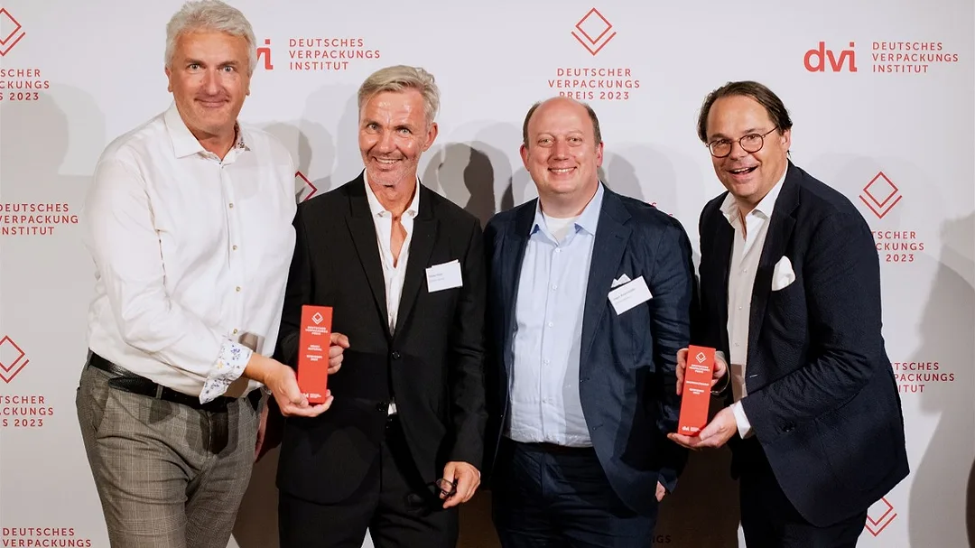 SŨDPAK leadership holding both awards at the ceremony