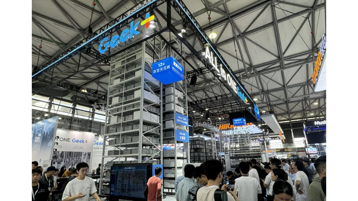 Geek+'s tall mobile ASRS robot with people surrounding the bottom of it