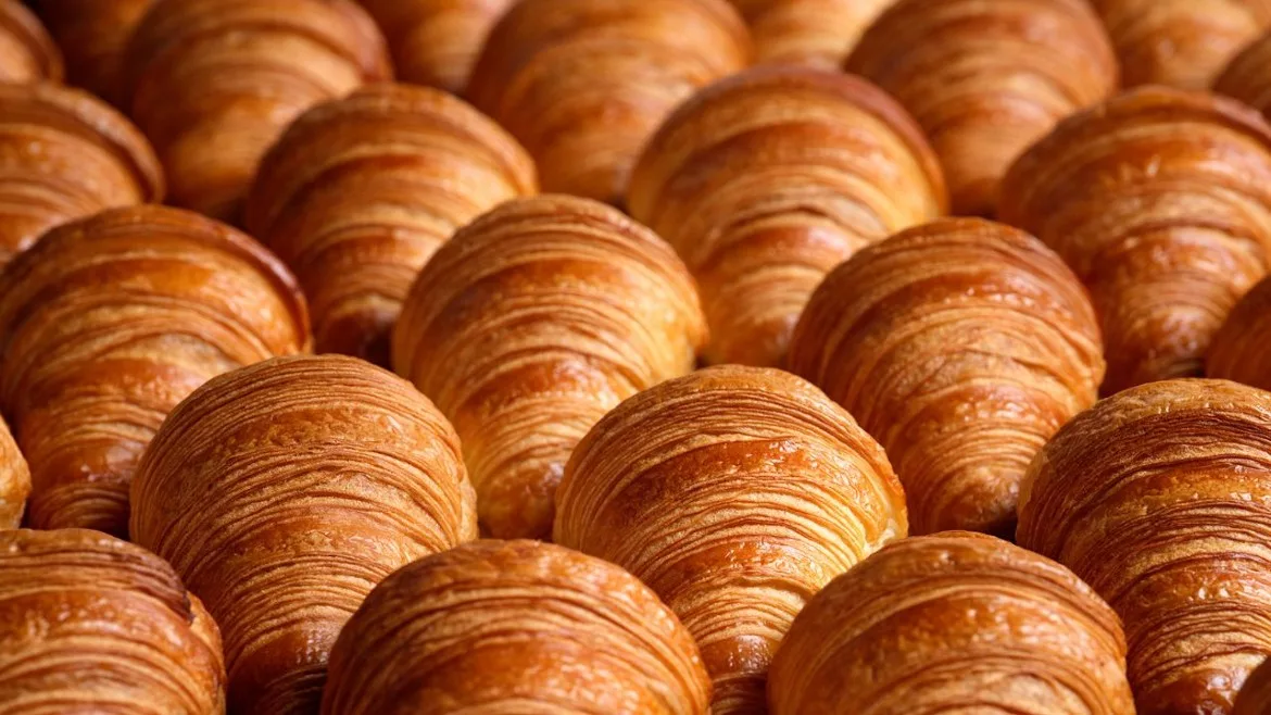 Puratos Sunset Glaze croissants