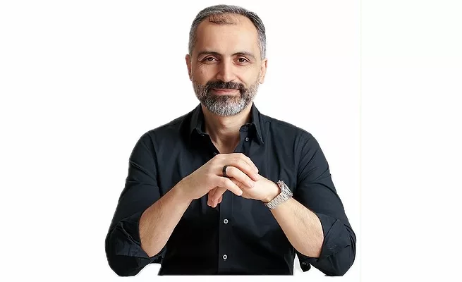 Kemal Cetin_Mars Snacking Kemal Cetin_Mars Snacking