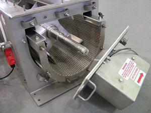 Dried fruit de-agglomerator