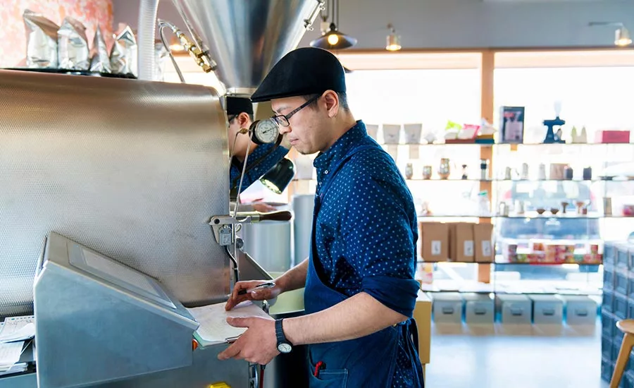 employee using food safety software
