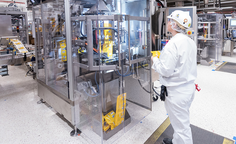 Primary packaging of candies into pouch