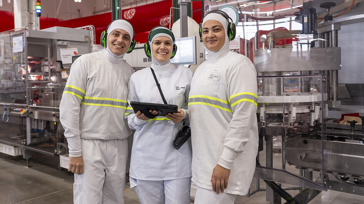 Nestlé operators in Caçapava KitKat factory
