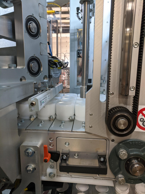 Ionizing bars for neutralizing static