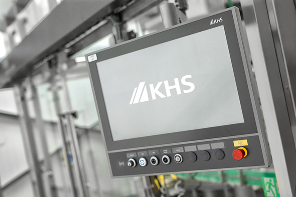 Using HMI panels makes the machine much easier to operate.